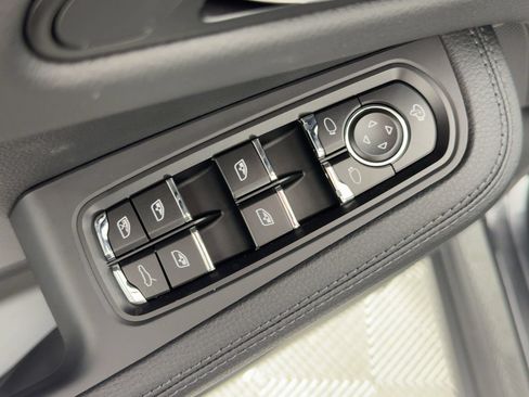 Certified 2026 Porsche Macan AWD/4WD image 14