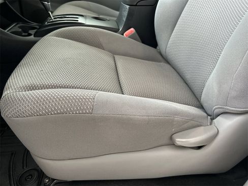 Used 2013 Toyota Tacoma Base image 14