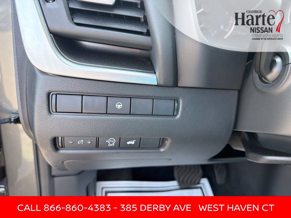 Certified 2026 Nissan Rogue SV AWD/4WD image 17