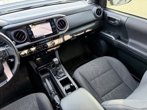 Used 2016 Toyota Tacoma TRD Sport image 30