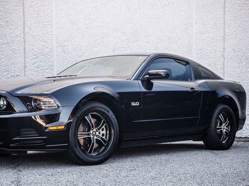 Used 2013 Ford Mustang GT Premium image 35