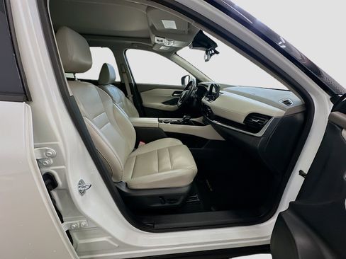 Used 2023 Nissan Rogue SL w/ SL Premium Package image 32