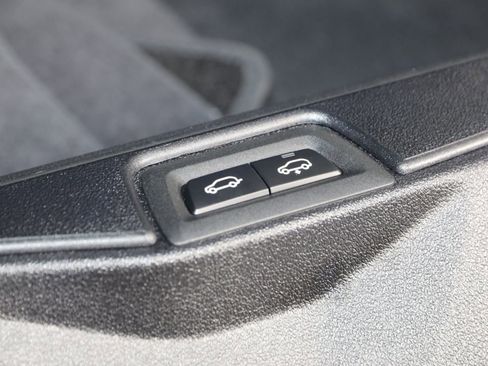 Used 2023 BMW X7 M60i w/ Executive Package image 68