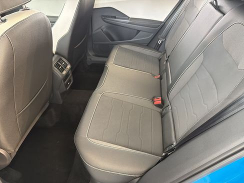 Certified 2025 Volkswagen Taos SE FWD image 19
