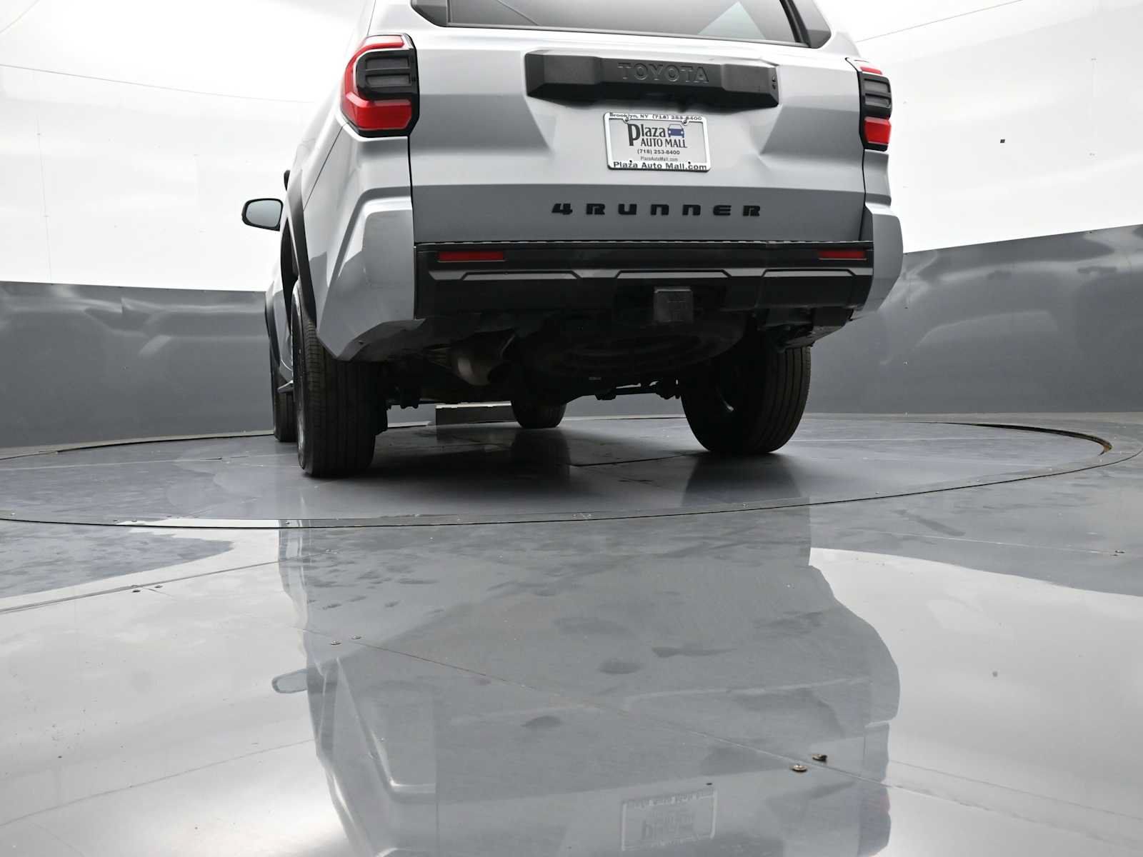Used 2025 Toyota 4Runner SR5 AWD/4WD image 31