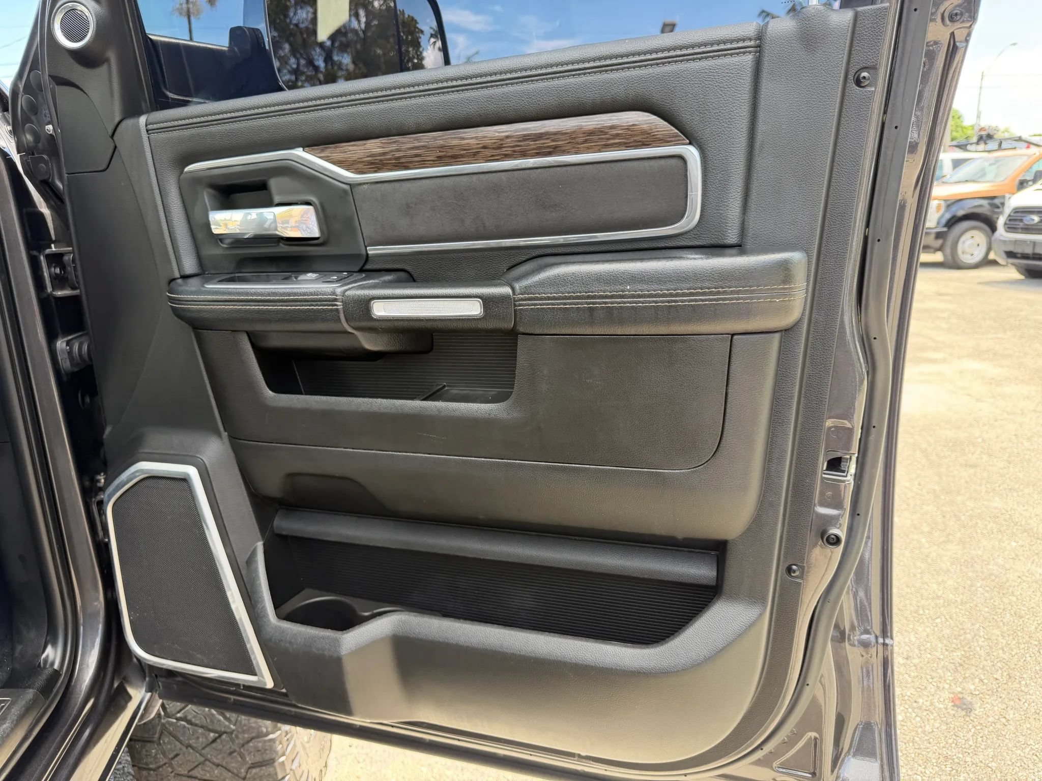 Used 2019 RAM 2500 4x4 Crew Cab Laramie image 21