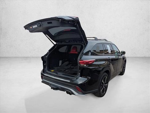 Used 2021 Toyota Highlander XSE image 25