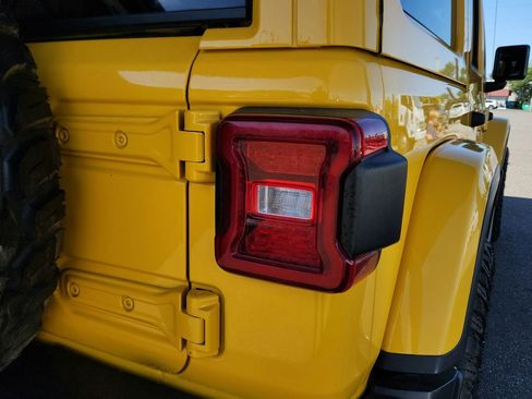 Used 2019 Jeep Wrangler Unlimited Sahara w/ Uconnect 4C Nav & Sound Group AWD/4WD image 31