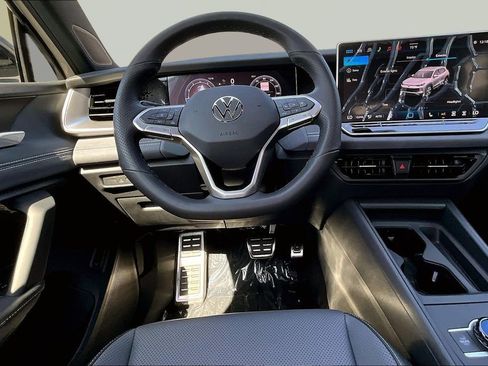New 2026 Volkswagen Tiguan SE R-Line image 8