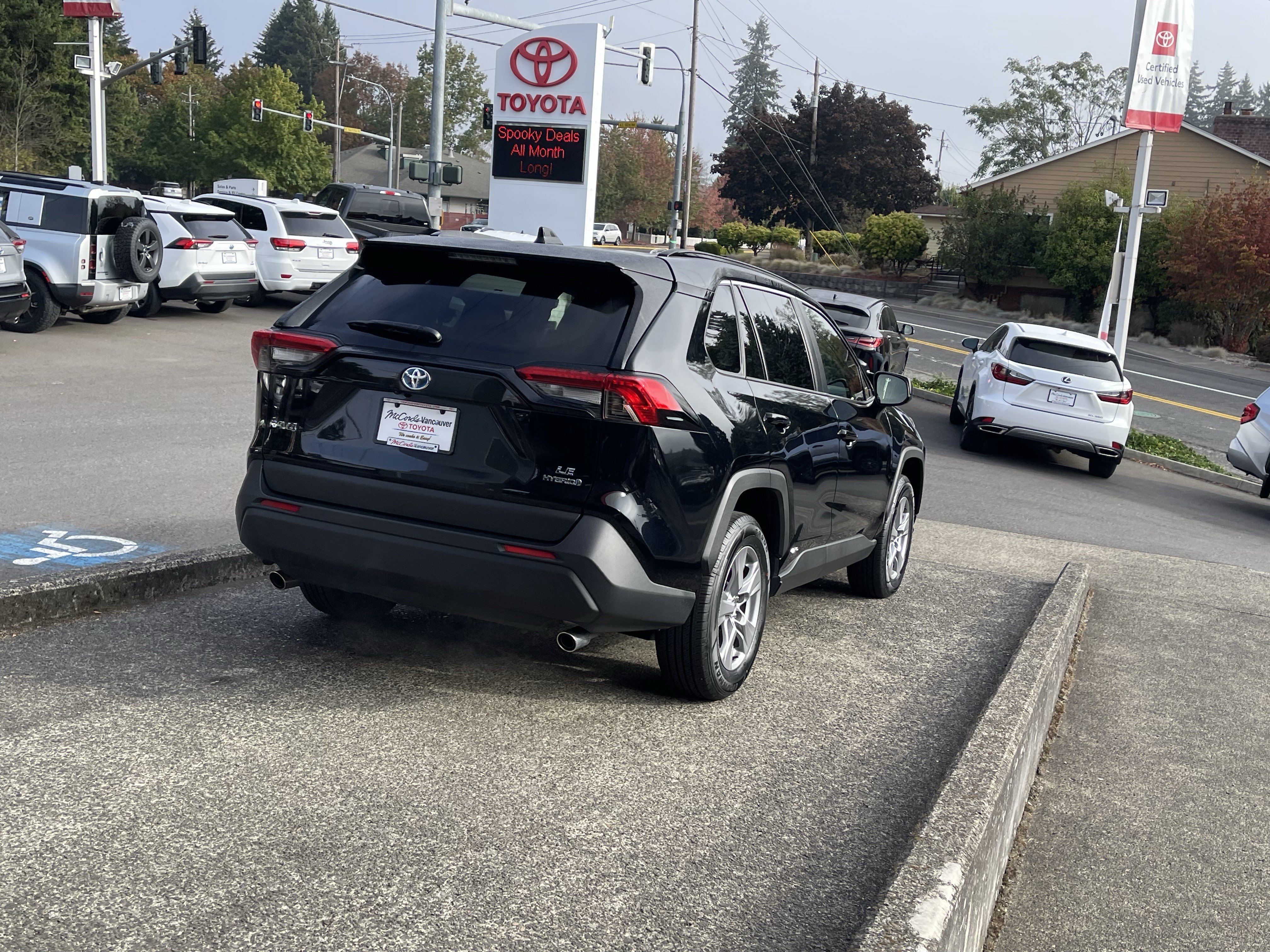 Certified 2023 Toyota RAV4 LE AWD/4WD image 7