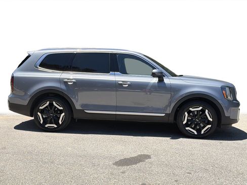 Used 2024 Kia Telluride EX w/ EX Captain's Chair Package AWD/4WD image 30