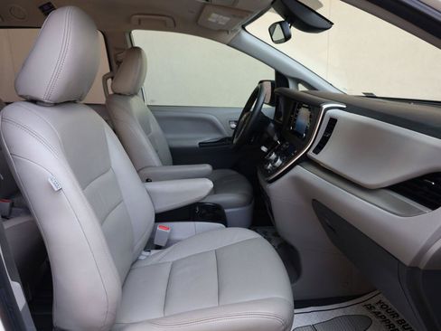 Used 2020 Toyota Sienna LE FWD image 18