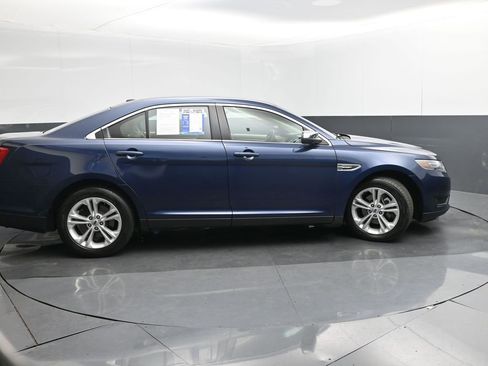 Used 2017 Ford Taurus SE image 6