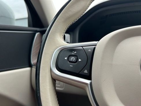 Used 2022 Volvo XC60 B5 Momentum image 38