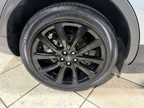 Used 2021 Lincoln Nautilus Reserve w/ Monochromatic Package image 9