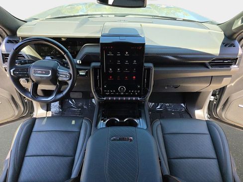 Used 2025 GMC Yukon AT4 AWD/4WD image 10