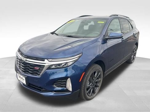 Used 2022 Chevrolet Equinox RS w/ Infotainment Package AWD/4WD image 2