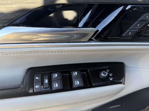 Used 2023 Jeep Wagoneer Series II w/ Convenience Group I image 13