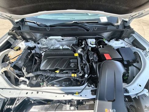 Used 2025 Chevrolet Trax LT FWD image 28