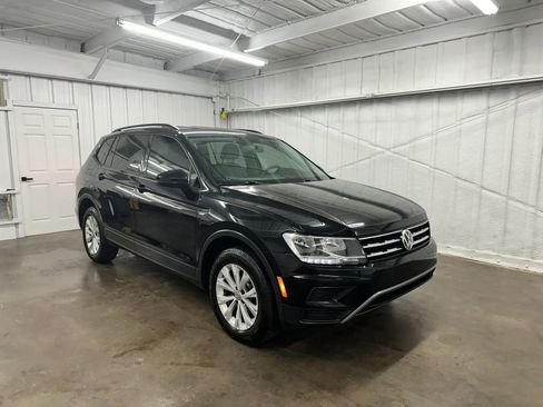 Used 2020 Volkswagen Tiguan S image 1