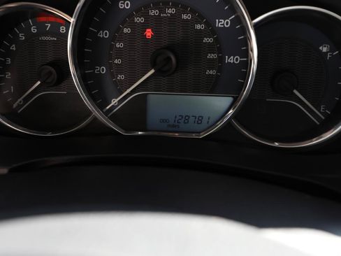 Used 2015 Toyota Corolla LE FWD image 21