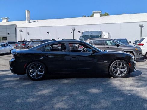 Used 2018 Dodge Charger R/T image 2