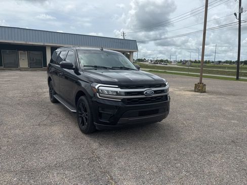 Used 2023 Ford Expedition XLT RWD image 2