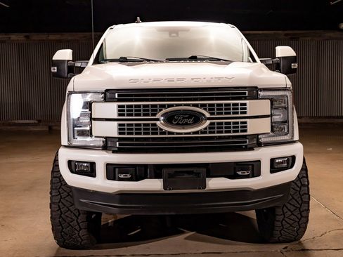 Used 2019 Ford F250 Platinum w/ Platinum Ultimate Package image 2