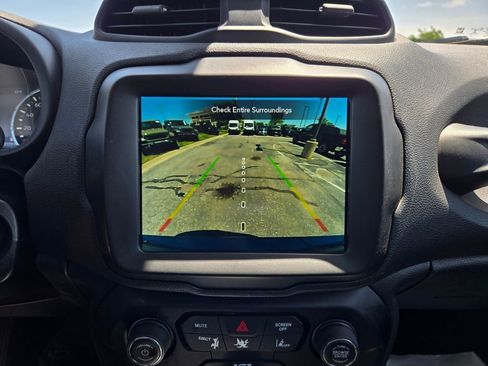 Used 2022 Jeep Renegade Latitude AWD/4WD image 24
