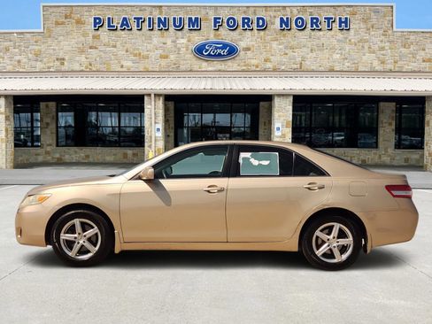 Used 2011 Toyota Camry LE image 3