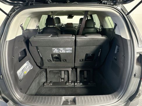 Used 2026 Kia Carnival FWD image 30