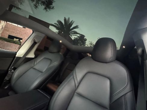 Used 2024 Tesla Model Y Performance image 11