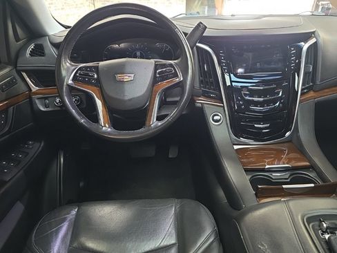 Used 2020 Cadillac Escalade ESV Luxury AWD/4WD image 14