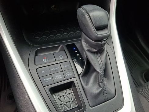Used 2024 Toyota RAV4 LE AWD/4WD image 14