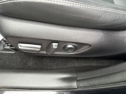 Used 2023 Toyota RAV4 XLE Premium image 17