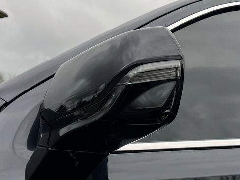 Used 2024 GMC Yukon XL Denali image 13