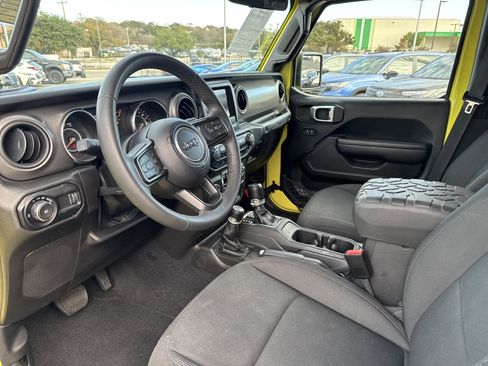 Used 2023 Jeep Wrangler Willys image 23