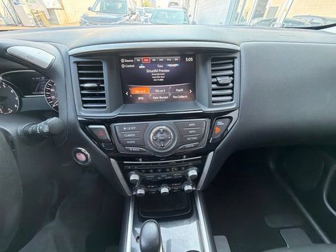 Used 2019 Nissan Pathfinder SV AWD/4WD image 12