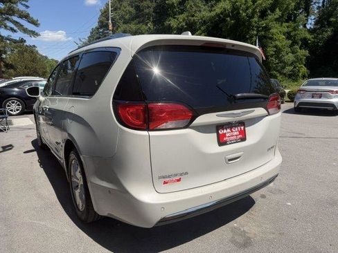 Used 2017 Chrysler Pacifica Limited w/ UConnect Theater Package FWD image 8