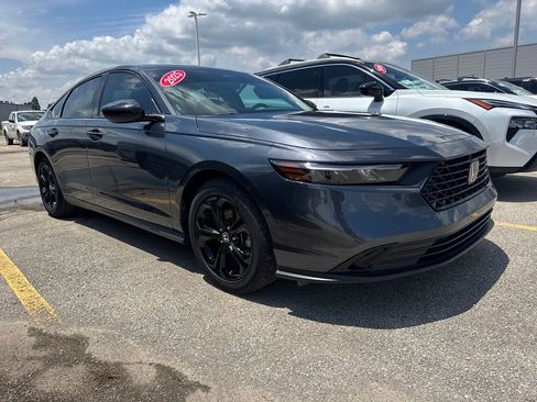 Used 2025 Honda Accord SE image 3