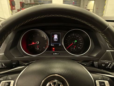 Used 2021 Volkswagen Tiguan SE w/ Panoramic Sunroof Package AWD/4WD image 35