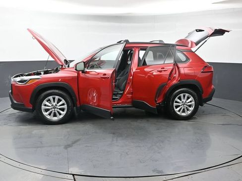 Certified 2022 Toyota Corolla Cross LE w/ Moonroof Package AWD/4WD image 48