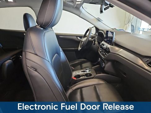 Used 2022 Ford Escape Titanium AWD/4WD image 5