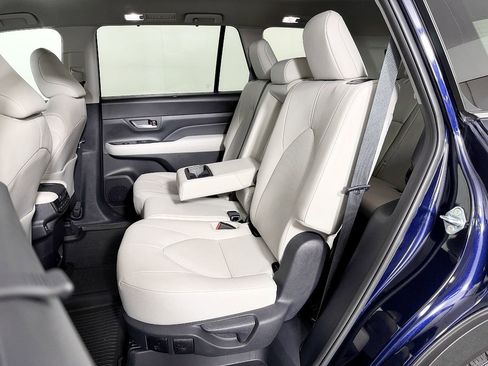 Used 2024 Toyota Grand Highlander AWD image 45