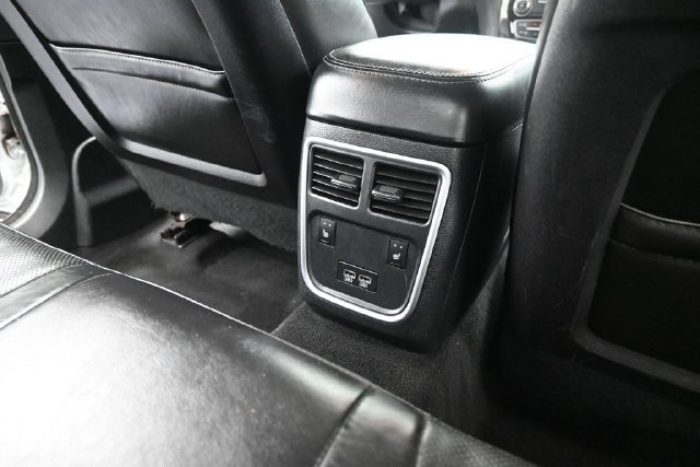 Used 2020 Chrysler 300 Limited RWD image 9