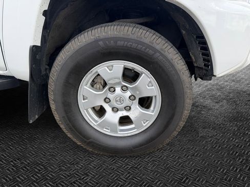 Used 2012 Toyota Tacoma 4x4 Access Cab V6 w/ TRD Off-Road Pkg image 11