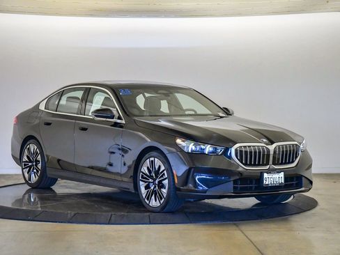 Used 2026 BMW 530i w/ Premium Package image 5