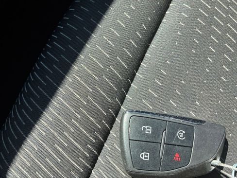 Used 2025 Chevrolet Equinox LT AWD/4WD image 23