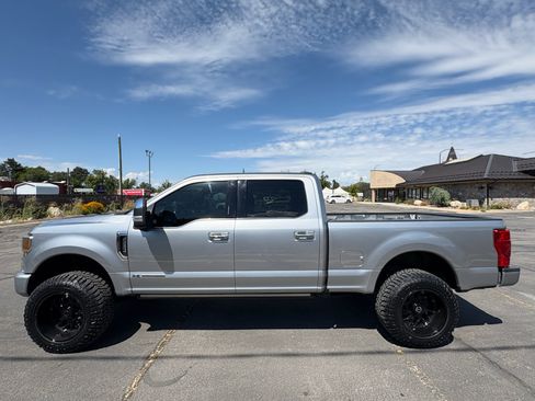 Used 2022 Ford F250 Platinum w/ FX4 Off-Road Package AWD/4WD image 13