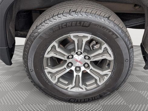 Used 2025 GMC Sierra 1500 SLT RWD image 11